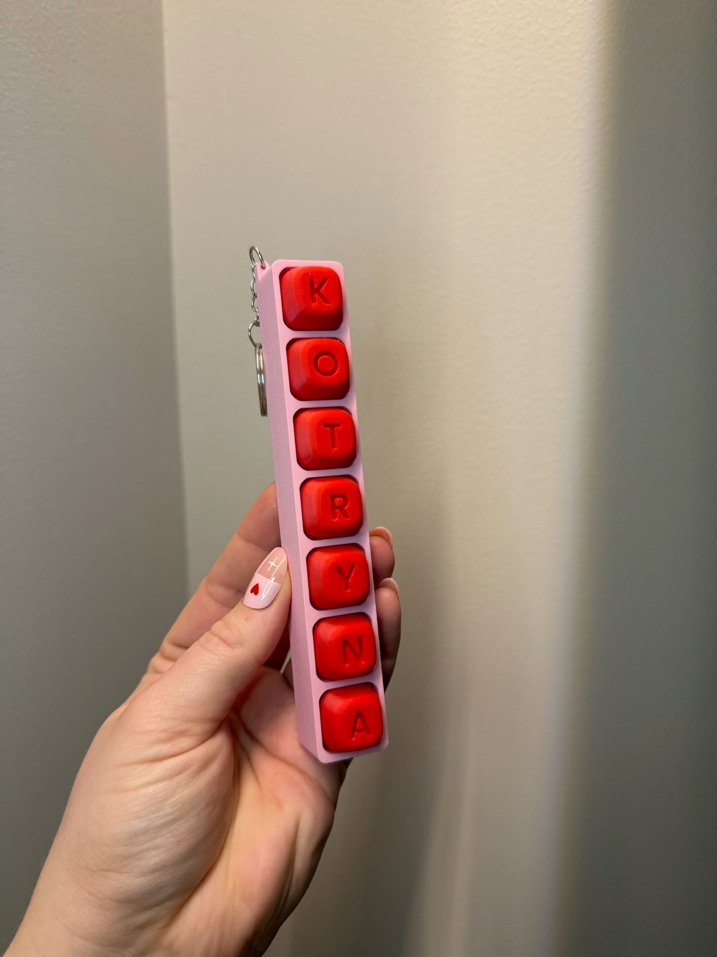 Personalizuotas fidget pakabukas - žaislas